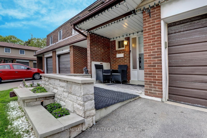 60 - 3025 Cedarglen Gate