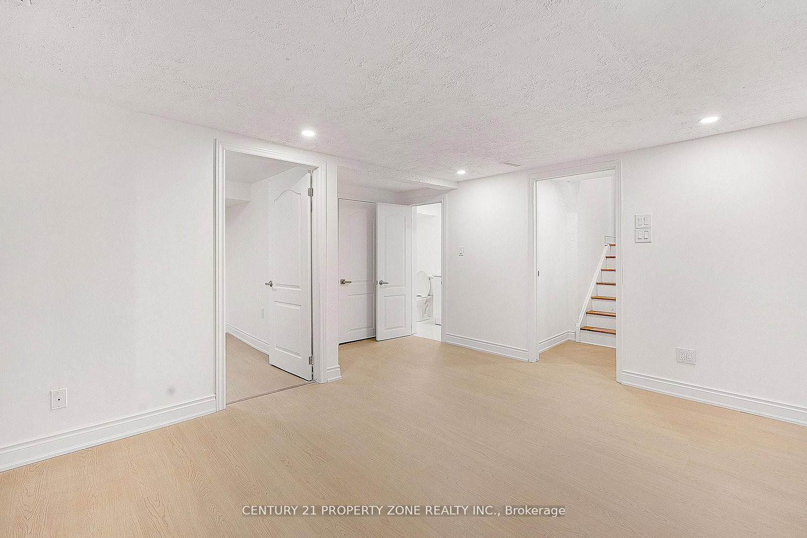96 Centre Street N • Brampton, ON photo 16