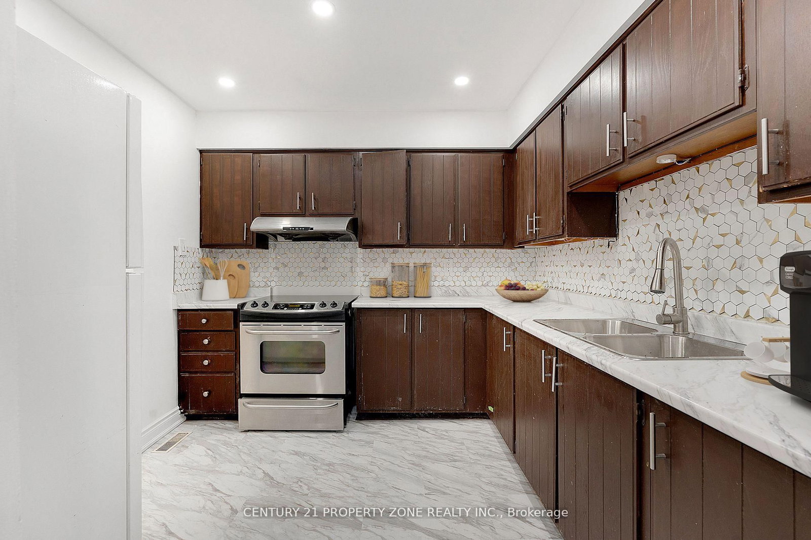 96 Centre Street N • Brampton, ON photo 8