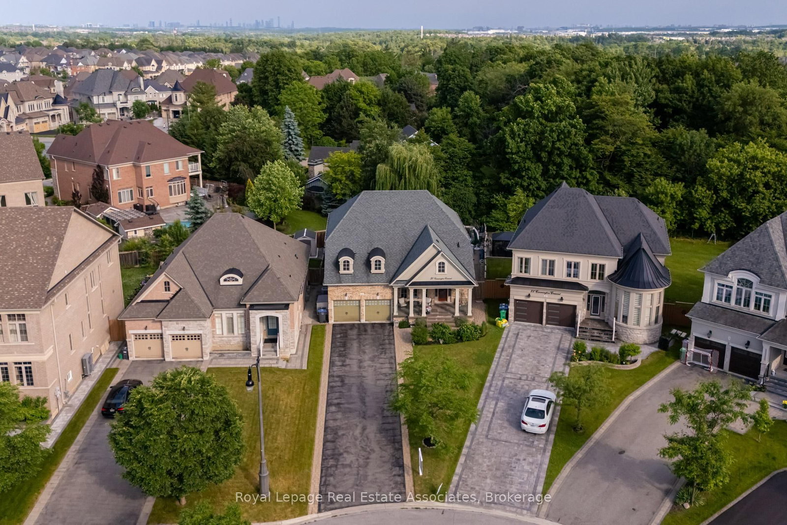 20 Cannington Crescent • Brampton, ON photo 2