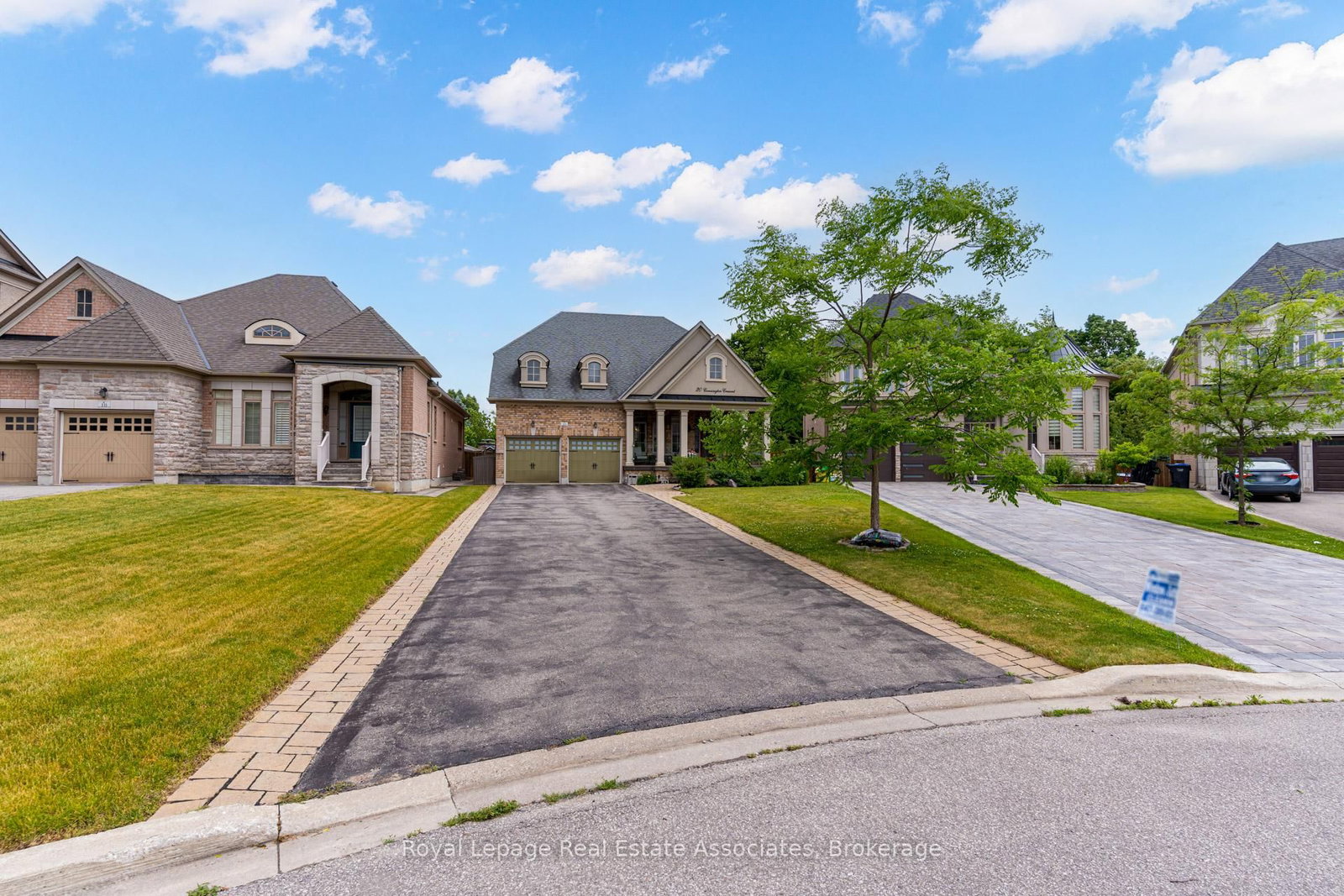 20 Cannington Crescent • Brampton, ON photo 3