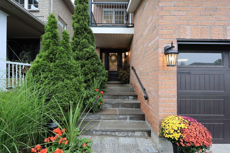 32 Ewart Street