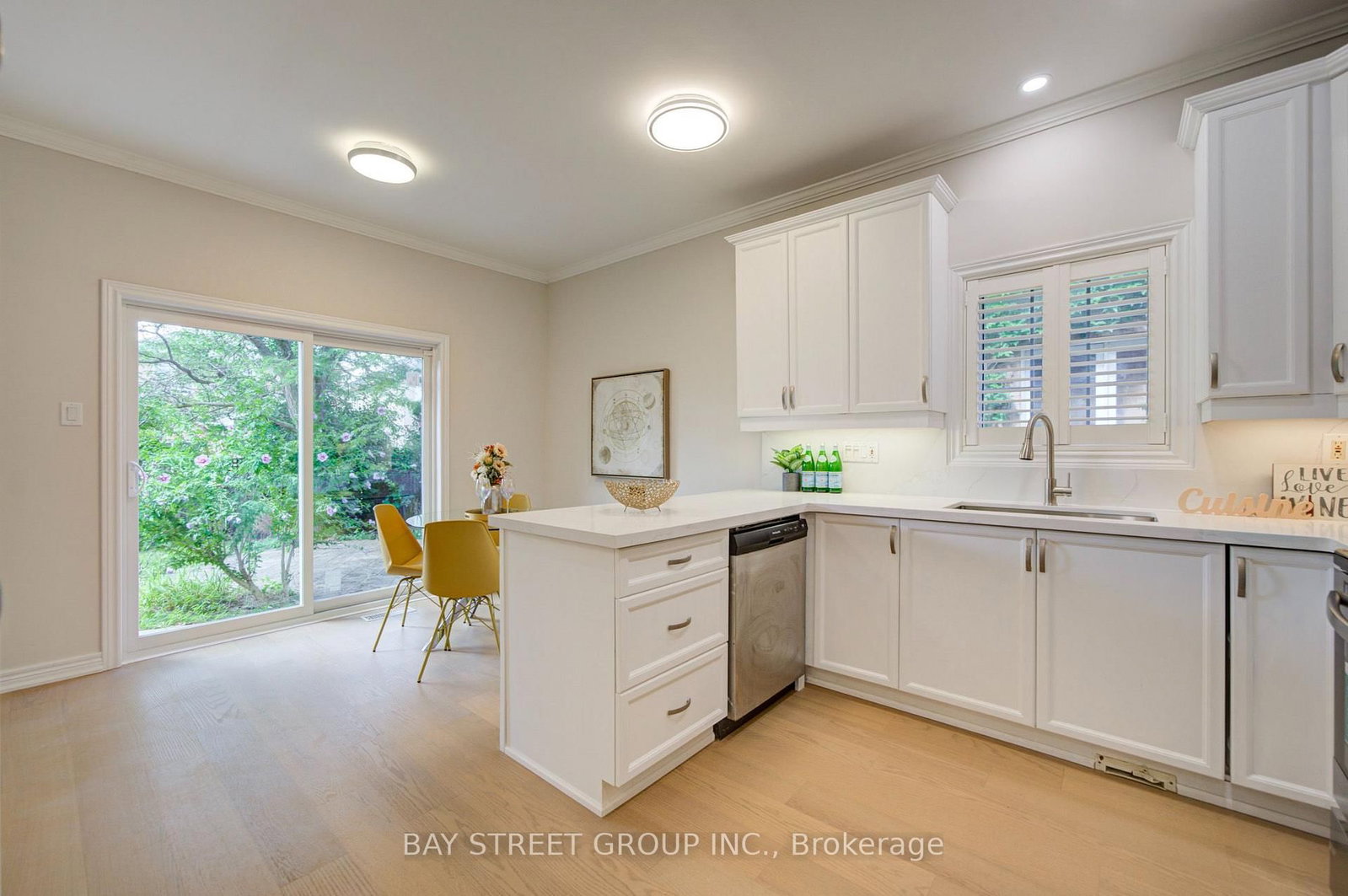 2422 Hertfordshire Way • Oakville, ON photo 14