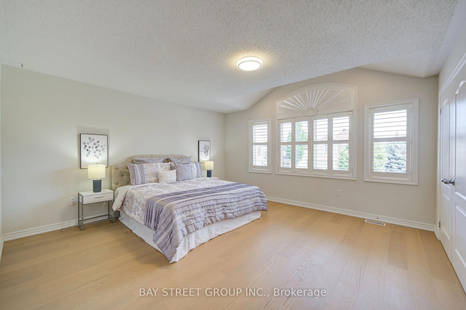 2422 Hertfordshire Way • Oakville, ON photo 38