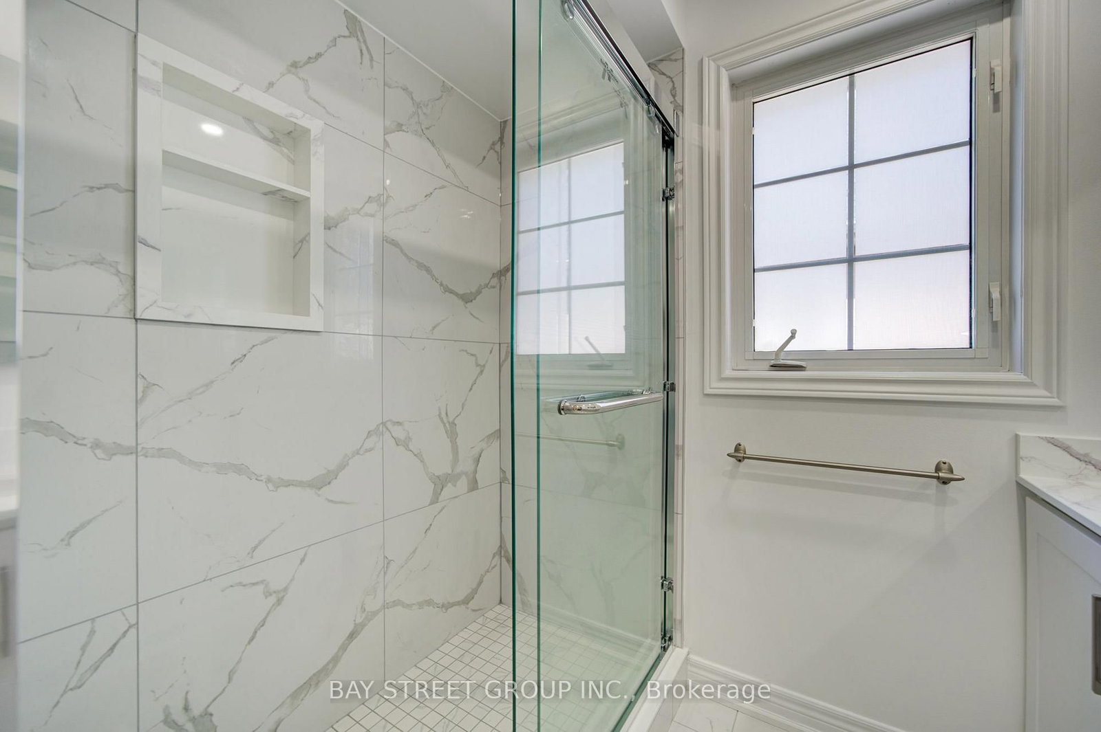 2422 Hertfordshire Way • Oakville, ON photo 42