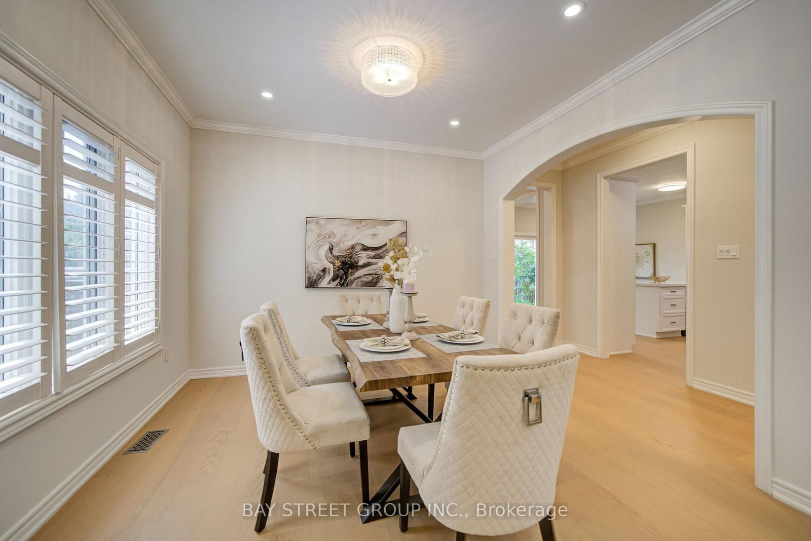 2422 Hertfordshire Way • Oakville, ON photo 5