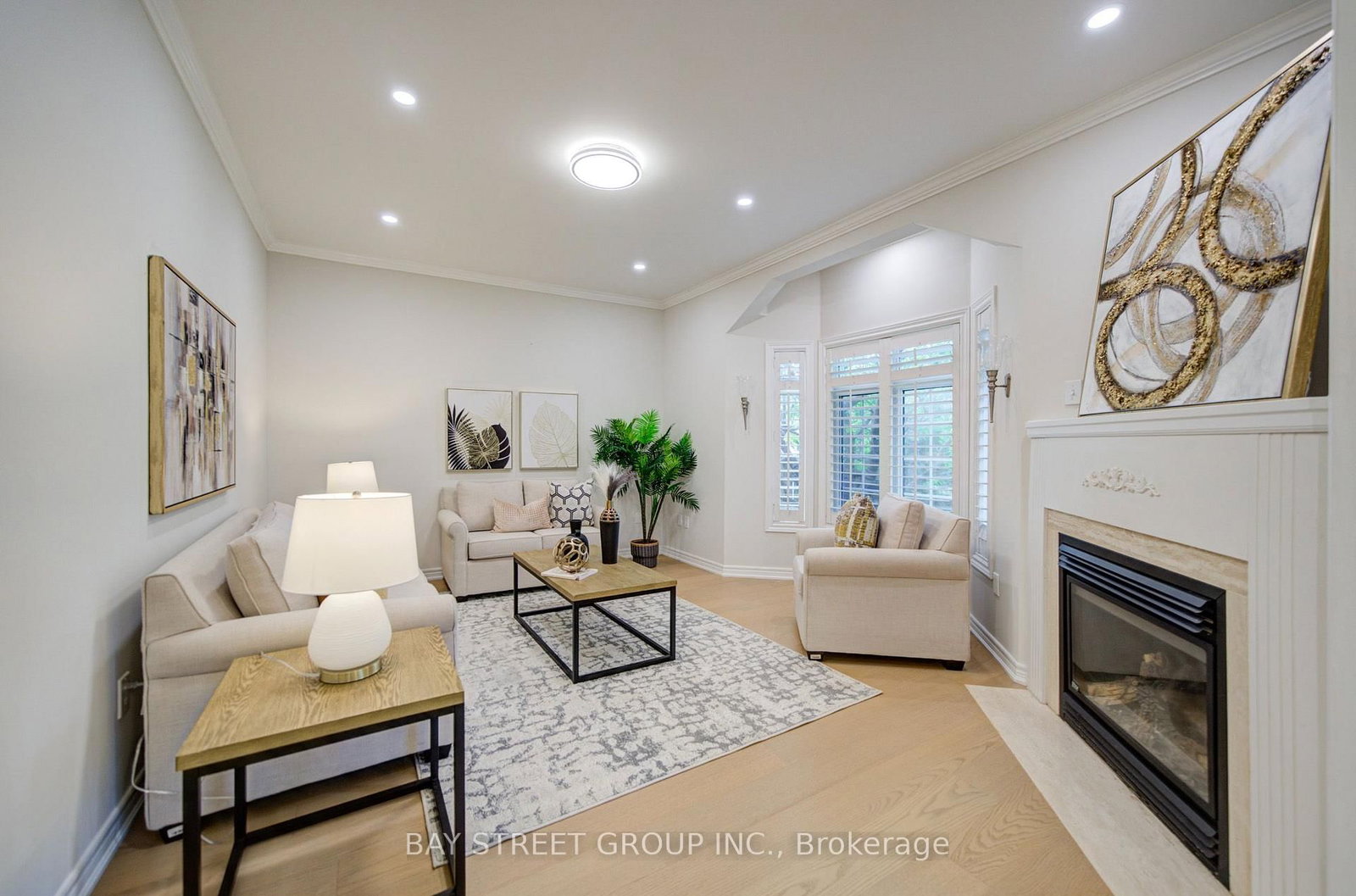 2422 Hertfordshire Way • Oakville, ON photo 9