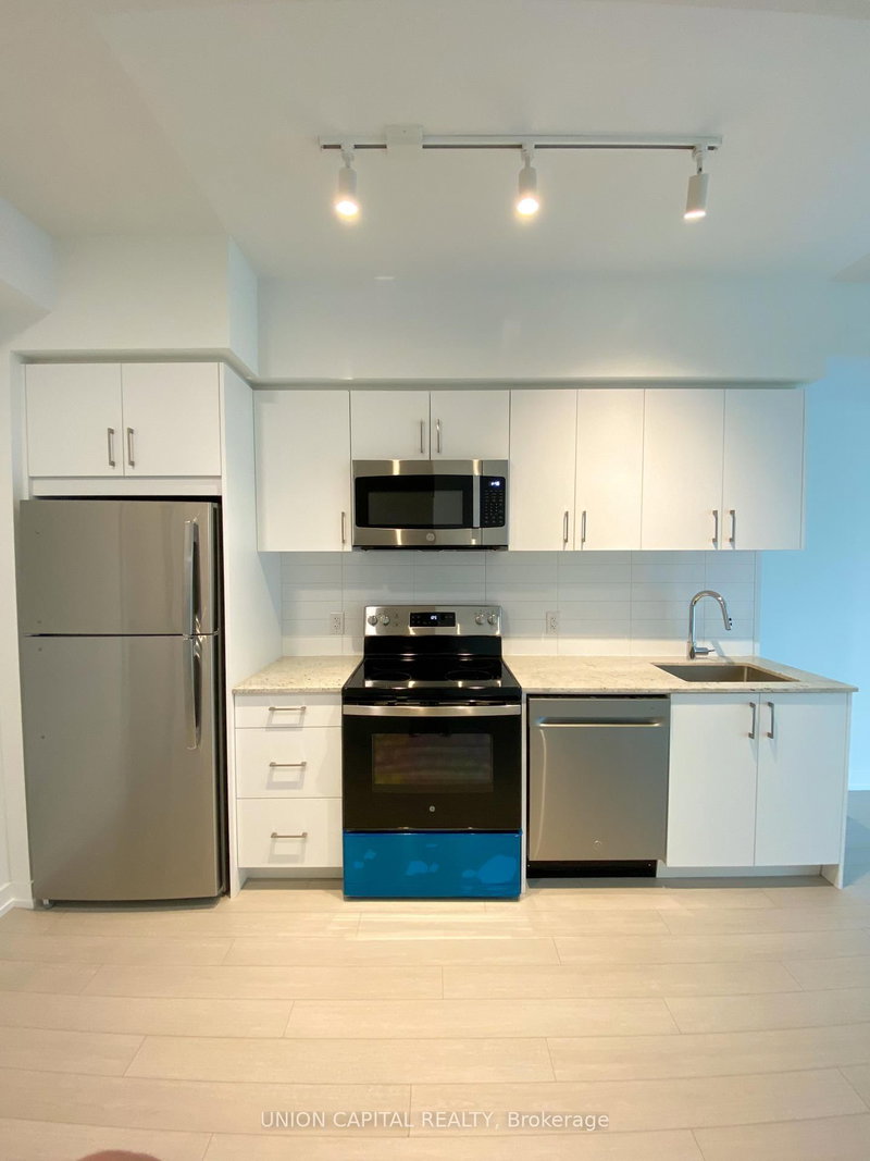 1916 - 4010 Eglinton Avenue W