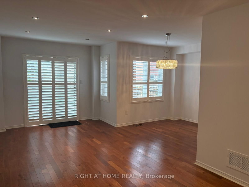 55 Sunley Crescent