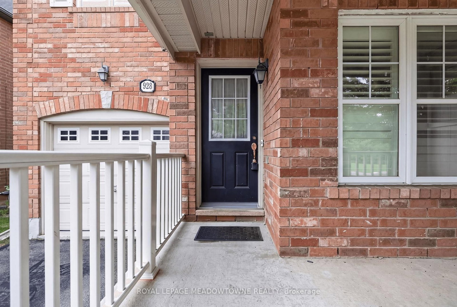 928 Raftis Crescent • Milton, ON photo 3