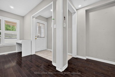 928 Raftis Crescent • Milton, ON photo 5