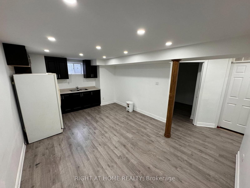 898 Philbrook Dr photo 5