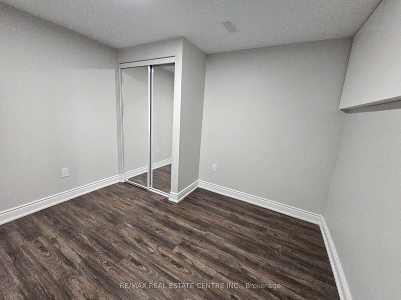 180 Randi Mississauga,ON L5A 1V5 — Photo 4