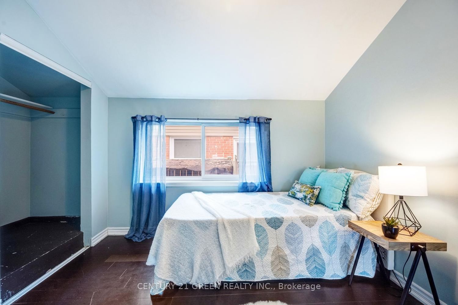 11 Burgby Avenue • Brampton, ON photo 28