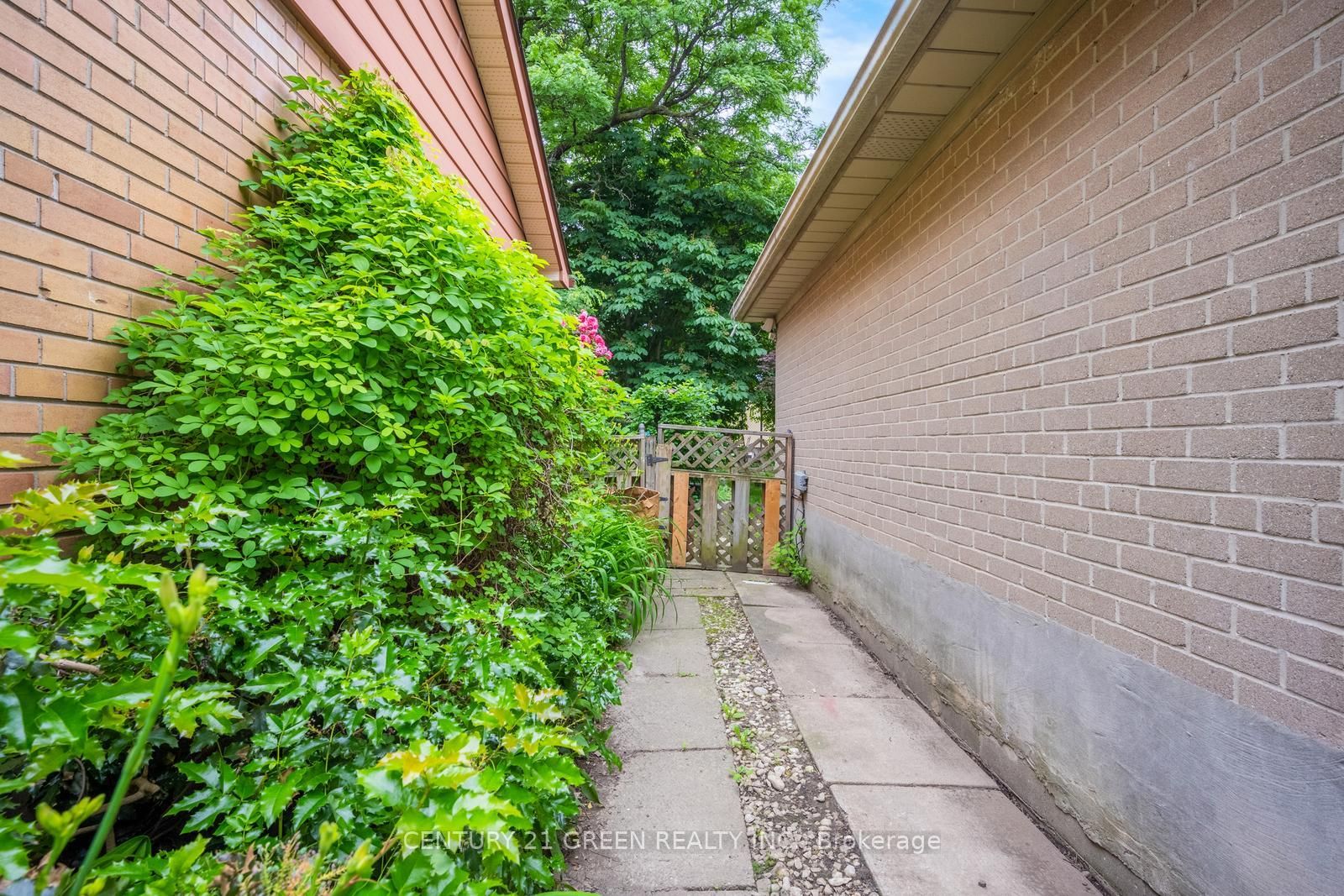 11 Burgby Avenue • Brampton, ON photo 47