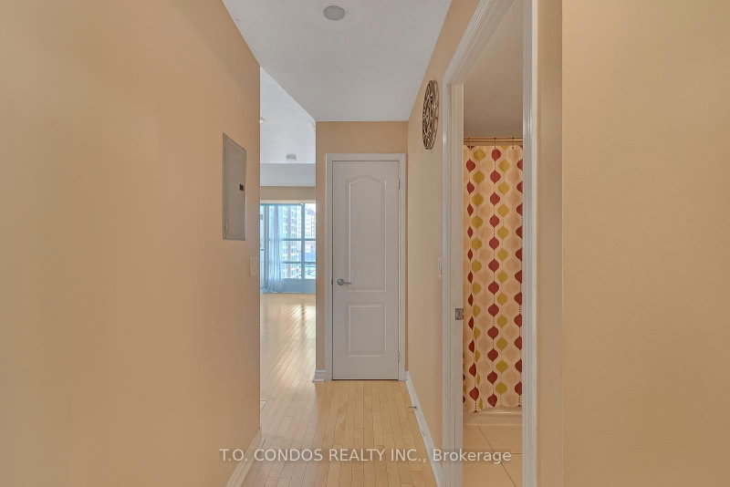 906 - 33 Elm Drive W