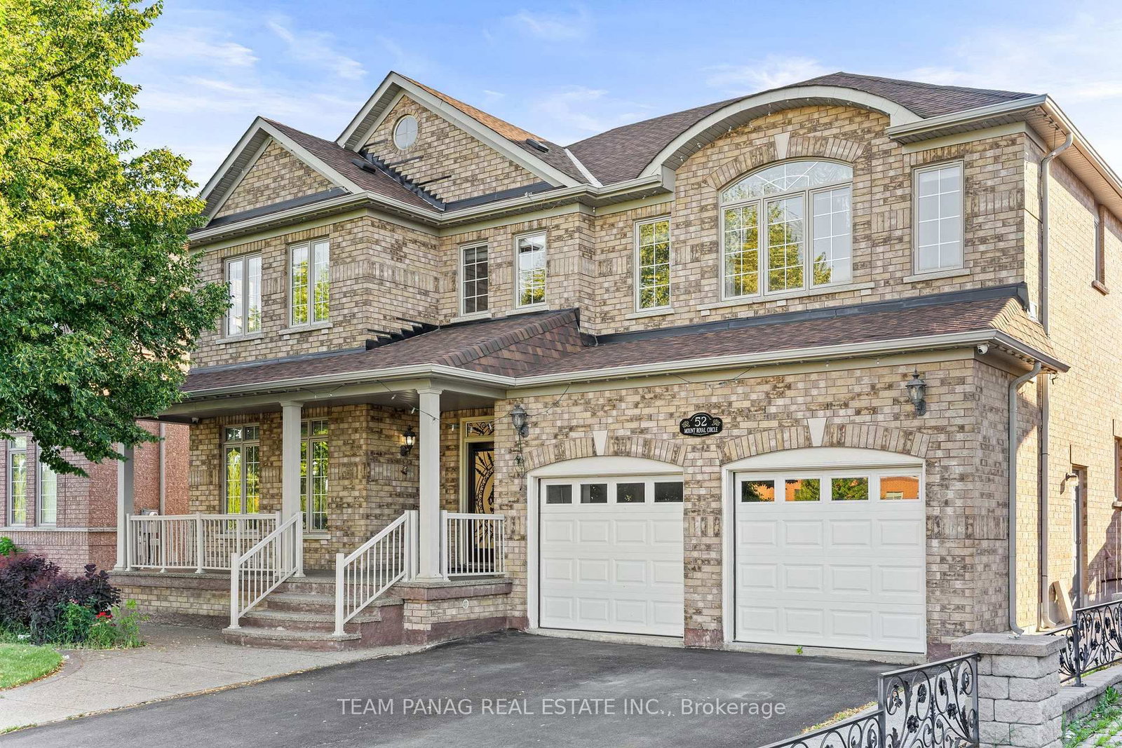 52 Mount Royal Circle • Brampton, ON photo 1