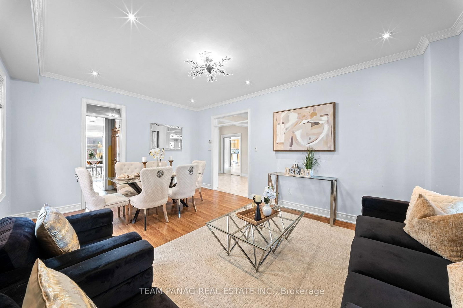 52 Mount Royal Circle • Brampton, ON photo 11