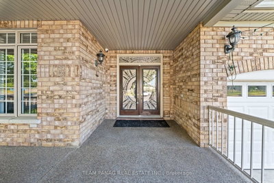 52 Mount Royal Circle • Brampton, ON photo 4
