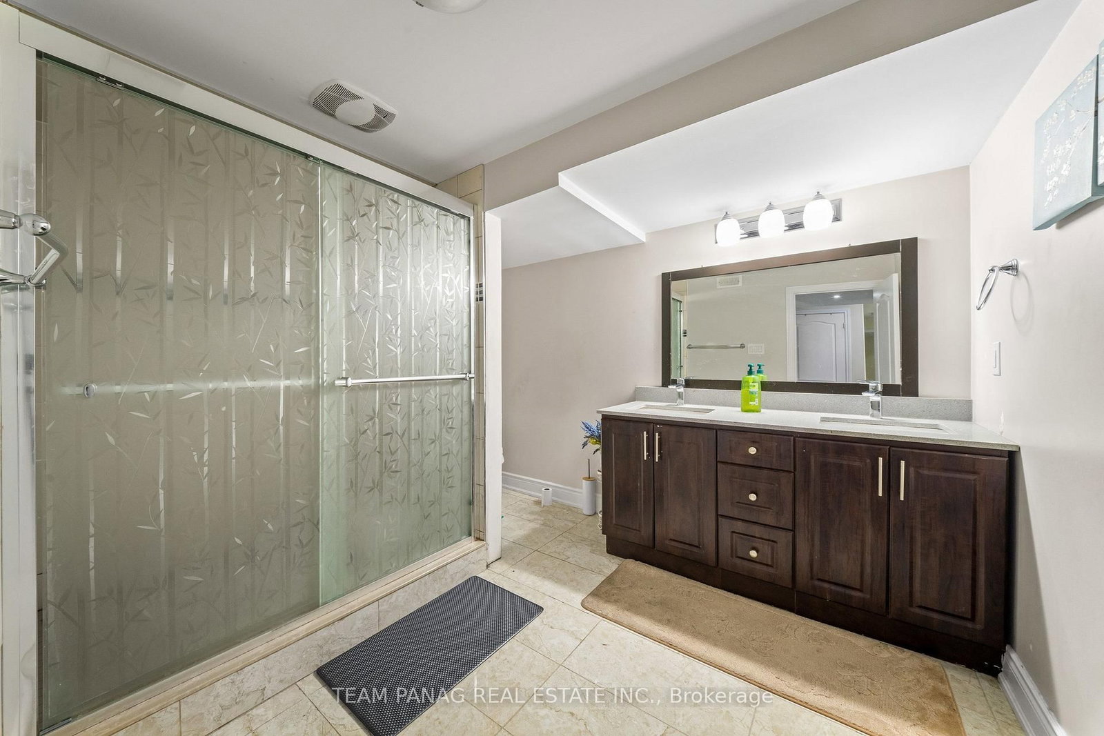 52 Mount Royal Circle • Brampton, ON photo 47