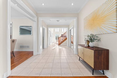 52 Mount Royal Circle • Brampton, ON photo 6
