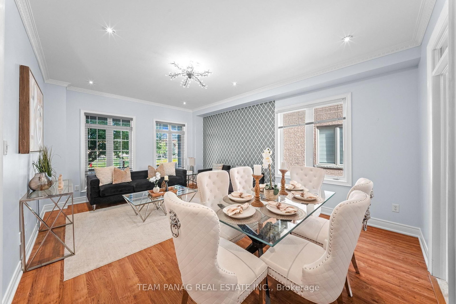 52 Mount Royal Circle • Brampton, ON photo 8