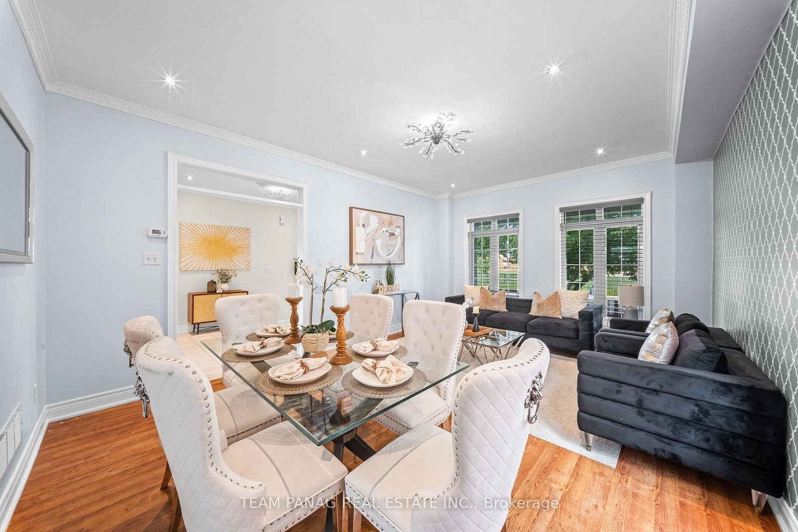 52 Mount Royal Circle • Brampton, ON photo 9