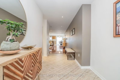 585 Candlestick Circle • Mississauga, ON photo 6