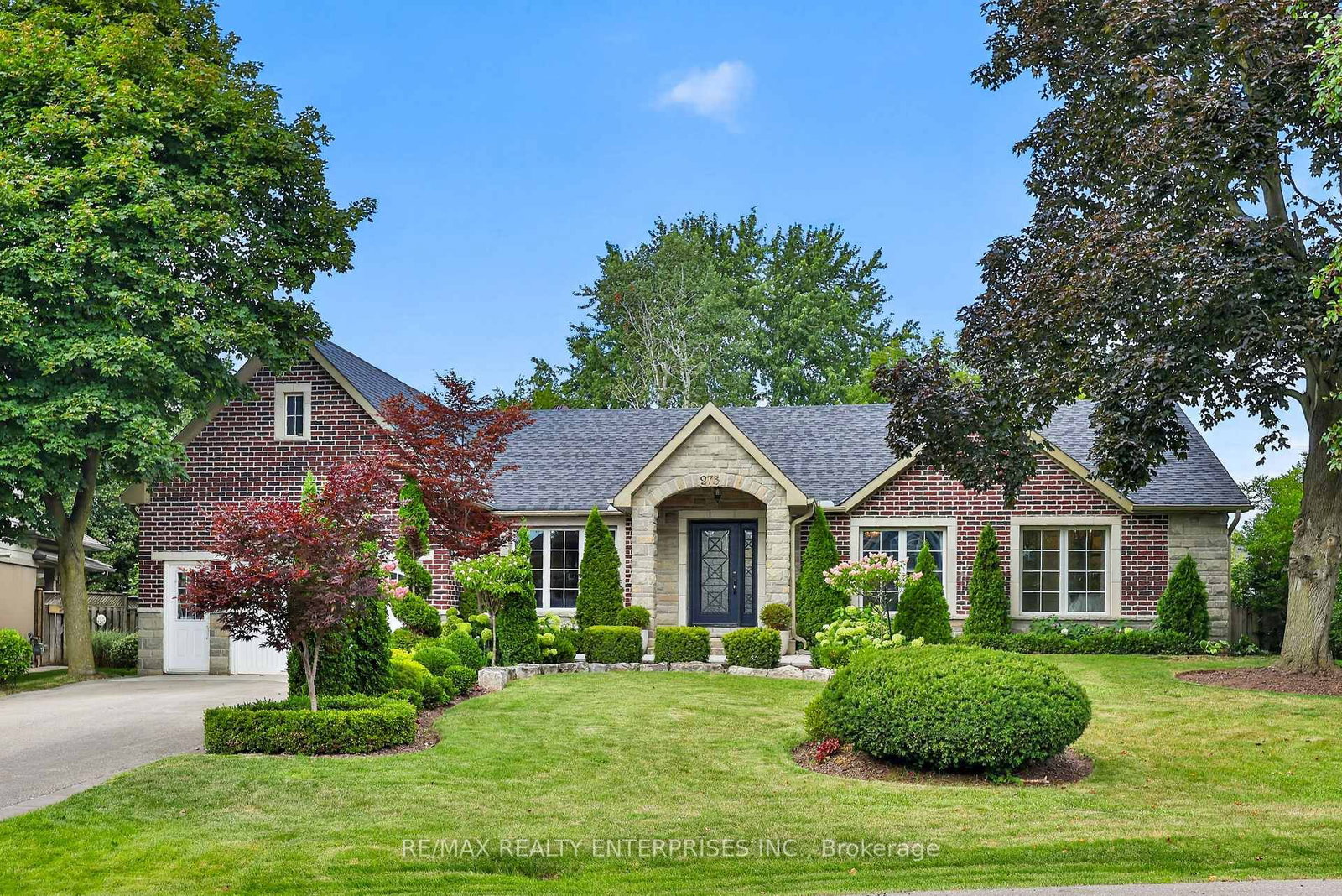 273 Savoy Crescent • Oakville, ON photo 1