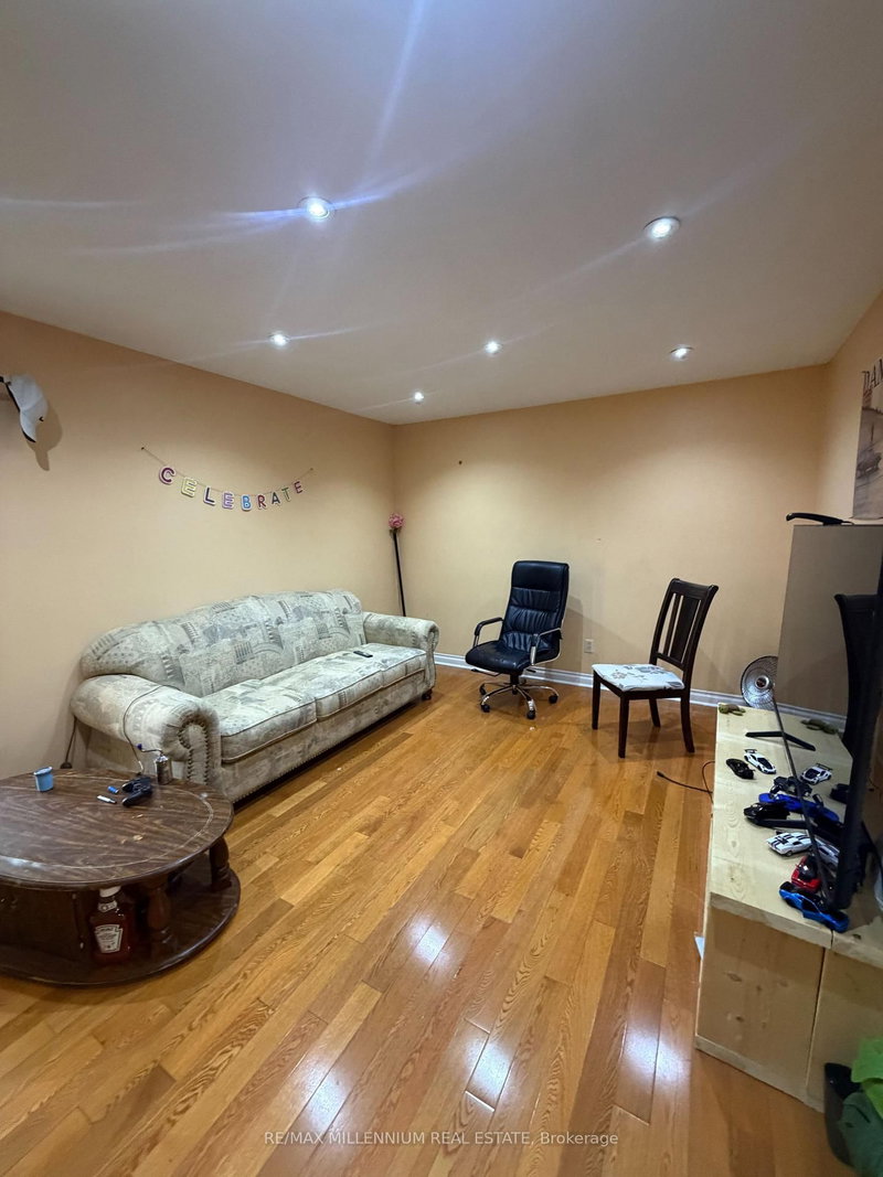 10 Hendricks Crescent