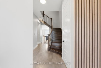 1296 Aymond Crescent W • Oakville, ON photo 4