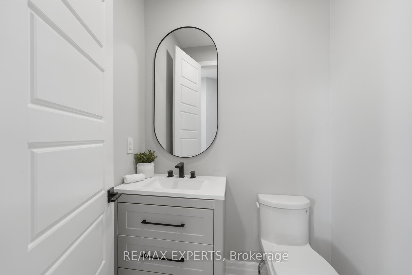 1296 Aymond Crescent W • Oakville, ON photo 8
