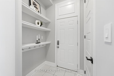 1296 Aymond Crescent W • Oakville, ON photo 9