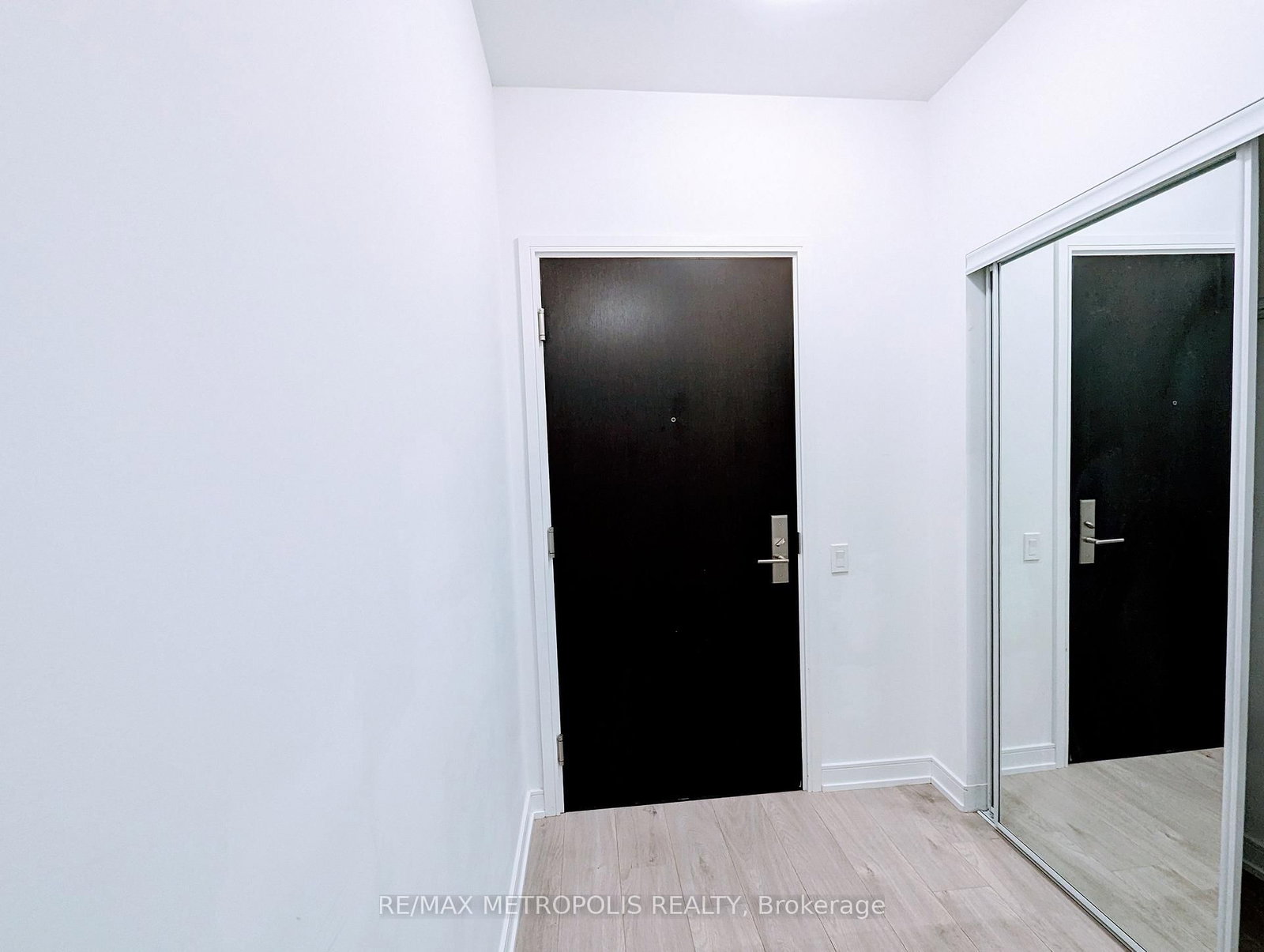 703-8 Nahani Way, Mississauga, view 2