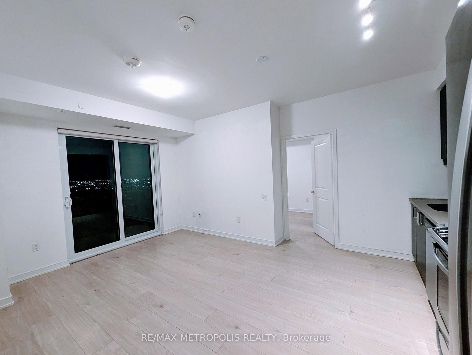 703-8 Nahani Way, Mississauga, view 3