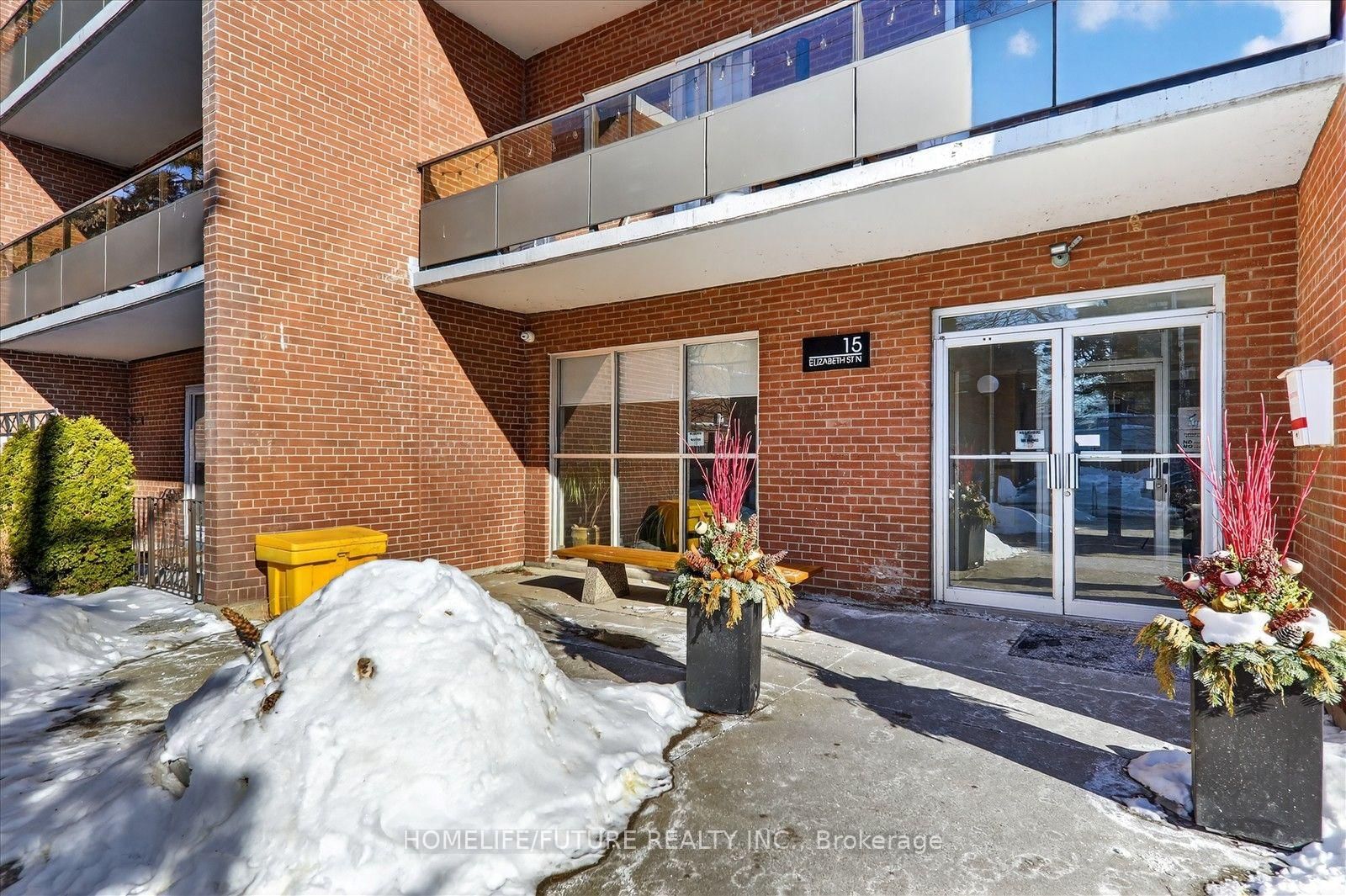 15 Elizabeth Street N • #704 • Mississauga, ON photo 4