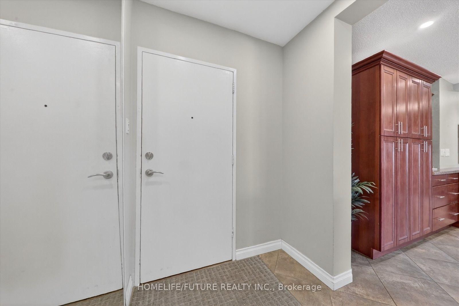 15 Elizabeth Street N • #704 • Mississauga, ON photo 9
