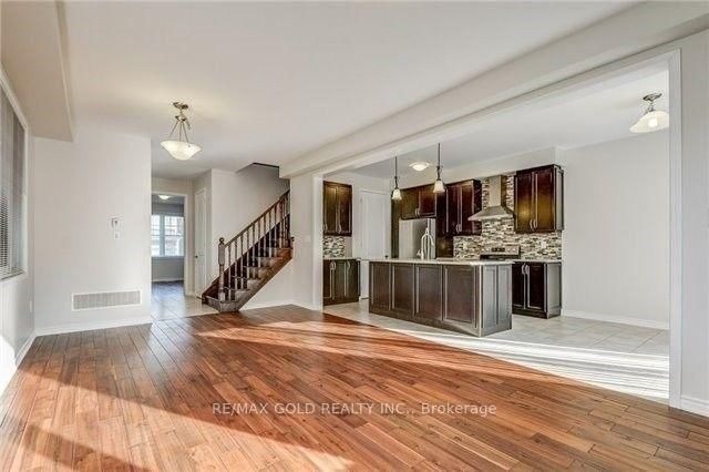 Upper - 82 Enford Crescent