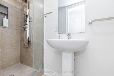 9 Faye Street • Brampton, ON photo 8