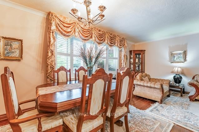 87 Hullmar Drive • Toronto, ON photo 12