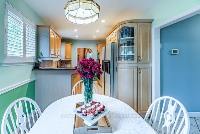 87 Hullmar Drive • Toronto, ON photo 17