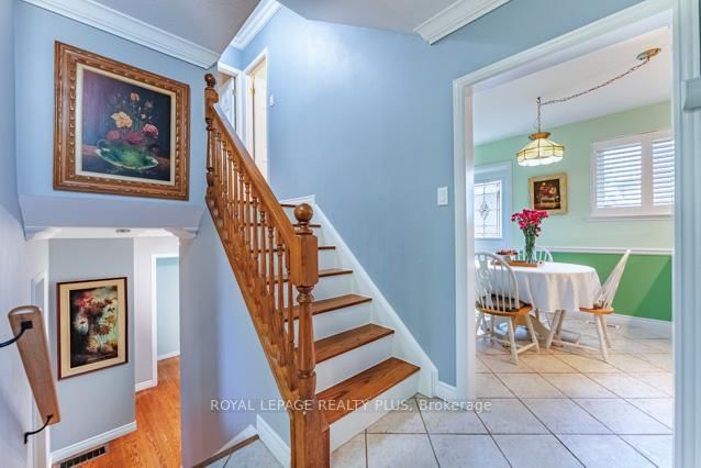 87 Hullmar Drive • Toronto, ON photo 18