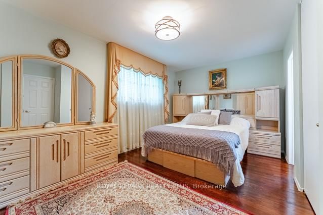 87 Hullmar Drive • Toronto, ON photo 19