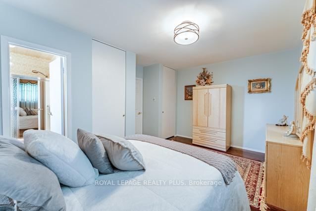 87 Hullmar Drive • Toronto, ON photo 20