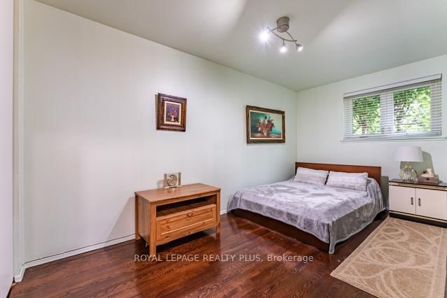 87 Hullmar Drive • Toronto, ON photo 22