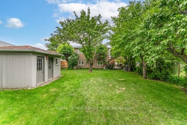 87 Hullmar Drive • Toronto, ON photo 38