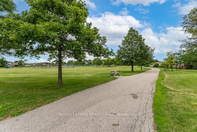 87 Hullmar Drive • Toronto, ON photo 5