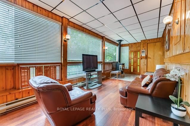 87 Hullmar Drive • Toronto, ON photo 7
