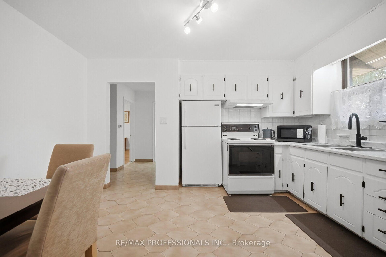 53 Wilmar Road • Toronto, ON photo 12