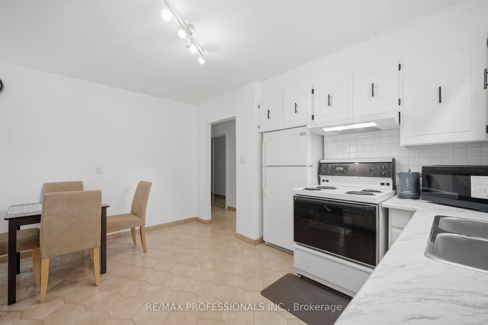 53 Wilmar Road • Toronto, ON photo 13